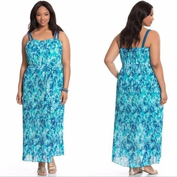 Lane Bryant Dresses & Skirts - NWT Lane Bryant Blue Floral Pleated Maxi Dress Size 22/24